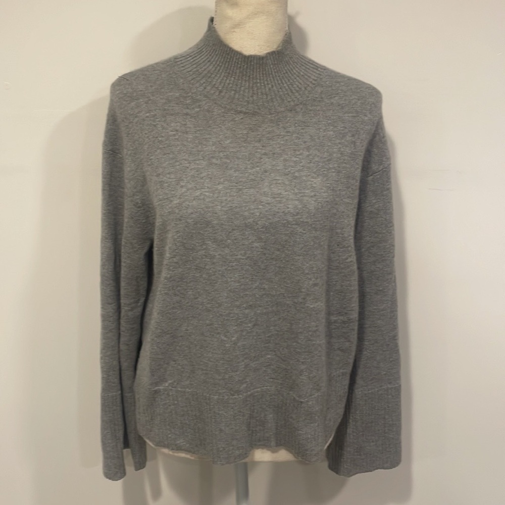 Banana Republic Cashmere Sweater sz. M EUC - Picture 2 of 11